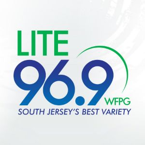 Logotipo de la emisora ​​de radio WFPG Lite 96.9 FM