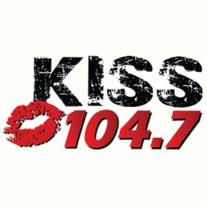 Logo de la station de radio KXNC-FM Kiss 104.7