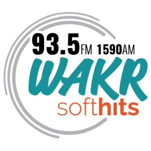 Logotipo de la emisora ​​de radio 93.5 FM / 1590 AM WAKR
