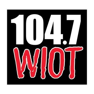 Logotipo de la emisora ​​de radio 104.7 WIOT